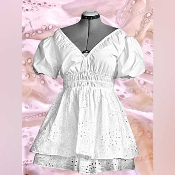 Lilly Pulitzer Dresses & Skirts - NWT Lilly Pulitzer Axelle Eyelet romper Sz 6